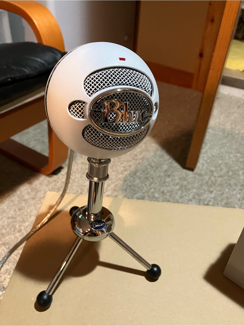 Snowball USB Desktop Microphone - White